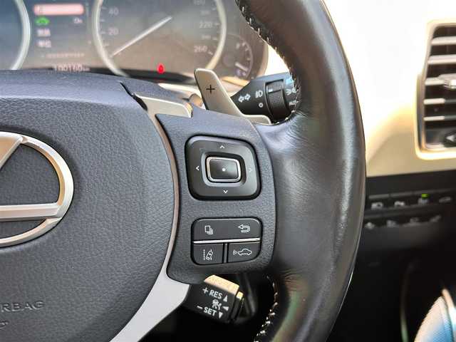 レクサス ＮＸ 300h バージョンL 宮城県 2016(平28)年 10.1万km ソニッククォーツ プリクラッシュセーフティシステムセット/・ミリ波レーダー式プリクラッシュセーフティシステム/・レーダークルーズコントロール/レーンディパーチャーアラートセット/・ステアリング制御付レーンディパーチャーアラート/・オートマチックハイビーム/ソナーセット/・パノラミックビューモニター/・ブラインドスポットモニター/・クリアランスソナー/・バックソナー/＝＝＝/純正ナビ/・CD/DVD/・Bluetooth/・フルセグTV/ビルトインETC/AC100V/100Wアクセサリーコンセント/パワーバックドア/本革シート/シートヒーター/ベンチレーション/パワーシート（運転席メモリー機能付）/電動格納/リクライニング機能付6:4分割可倒式シート（リア）/革巻きステアリング/ステアリングヒーター/パドルシフト/電動パーキングブレーキ/ブレーキホールド/角型3眼LEDヘッドランプ/フォグランプ/スマートキー＆プッシュスタート/電動格納ミラー/純正18インチAW/純正フロアマット/トノカバー/W/サイド/カーテンエアバッグ