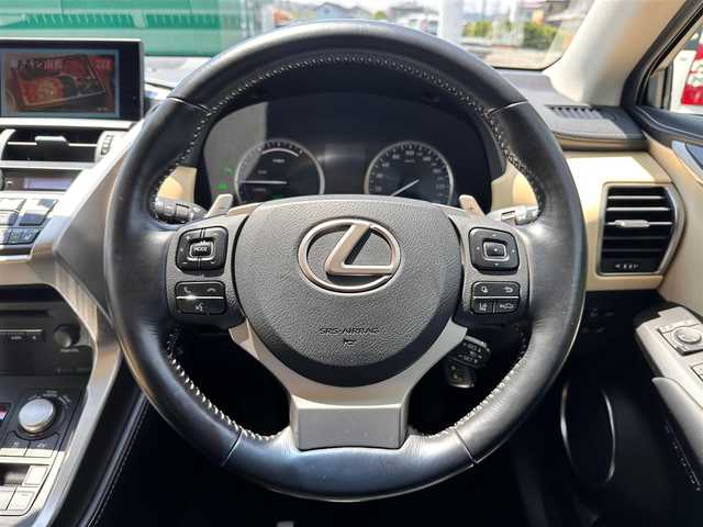 レクサス ＮＸ 300h バージョンL 宮城県 2016(平28)年 10.1万km ソニッククォーツ プリクラッシュセーフティシステムセット/・ミリ波レーダー式プリクラッシュセーフティシステム/・レーダークルーズコントロール/レーンディパーチャーアラートセット/・ステアリング制御付レーンディパーチャーアラート/・オートマチックハイビーム/ソナーセット/・パノラミックビューモニター/・ブラインドスポットモニター/・クリアランスソナー/・バックソナー/＝＝＝/純正ナビ/・CD/DVD/・Bluetooth/・フルセグTV/ビルトインETC/AC100V/100Wアクセサリーコンセント/パワーバックドア/本革シート/シートヒーター/ベンチレーション/パワーシート（運転席メモリー機能付）/電動格納/リクライニング機能付6:4分割可倒式シート（リア）/革巻きステアリング/ステアリングヒーター/パドルシフト/電動パーキングブレーキ/ブレーキホールド/角型3眼LEDヘッドランプ/フォグランプ/スマートキー＆プッシュスタート/電動格納ミラー/純正18インチAW/純正フロアマット/トノカバー/W/サイド/カーテンエアバッグ