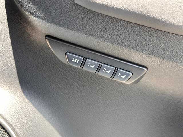 レクサス ＮＸ 300h バージョンL 宮城県 2016(平28)年 10.1万km ソニッククォーツ プリクラッシュセーフティシステムセット/・ミリ波レーダー式プリクラッシュセーフティシステム/・レーダークルーズコントロール/レーンディパーチャーアラートセット/・ステアリング制御付レーンディパーチャーアラート/・オートマチックハイビーム/ソナーセット/・パノラミックビューモニター/・ブラインドスポットモニター/・クリアランスソナー/・バックソナー/＝＝＝/純正ナビ/・CD/DVD/・Bluetooth/・フルセグTV/ビルトインETC/AC100V/100Wアクセサリーコンセント/パワーバックドア/本革シート/シートヒーター/ベンチレーション/パワーシート（運転席メモリー機能付）/電動格納/リクライニング機能付6:4分割可倒式シート（リア）/革巻きステアリング/ステアリングヒーター/パドルシフト/電動パーキングブレーキ/ブレーキホールド/角型3眼LEDヘッドランプ/フォグランプ/スマートキー＆プッシュスタート/電動格納ミラー/純正18インチAW/純正フロアマット/トノカバー/W/サイド/カーテンエアバッグ