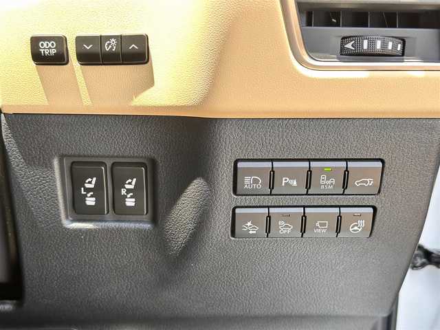 レクサス ＮＸ 300h バージョンL 宮城県 2016(平28)年 10.1万km ソニッククォーツ プリクラッシュセーフティシステムセット/・ミリ波レーダー式プリクラッシュセーフティシステム/・レーダークルーズコントロール/レーンディパーチャーアラートセット/・ステアリング制御付レーンディパーチャーアラート/・オートマチックハイビーム/ソナーセット/・パノラミックビューモニター/・ブラインドスポットモニター/・クリアランスソナー/・バックソナー/＝＝＝/純正ナビ/・CD/DVD/・Bluetooth/・フルセグTV/ビルトインETC/AC100V/100Wアクセサリーコンセント/パワーバックドア/本革シート/シートヒーター/ベンチレーション/パワーシート（運転席メモリー機能付）/電動格納/リクライニング機能付6:4分割可倒式シート（リア）/革巻きステアリング/ステアリングヒーター/パドルシフト/電動パーキングブレーキ/ブレーキホールド/角型3眼LEDヘッドランプ/フォグランプ/スマートキー＆プッシュスタート/電動格納ミラー/純正18インチAW/純正フロアマット/トノカバー/W/サイド/カーテンエアバッグ