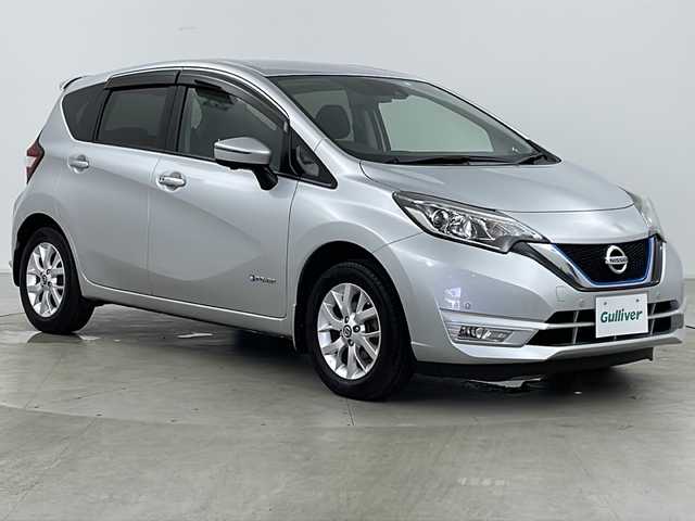 日産 ノート e－パワーX FOUR Vセレ 道央・札幌 2020(令2)年 7.5万km ブリリアントシルバー ・４ＷＤ/・純正ナビ・ＣＤ・ＢＴ・ＴＶ・ＳＤ/・全方位カメラ/・デジタルインナーミラー/・エマージェンシーブレーキ/・ｅパワー/・車線逸脱警報/・ハイビームアシスト/・ＤＲＩＶＥＭＯＤＥ/・横滑り防止/・純正ドライブレコーダー/・ＥＴＣ/・純正フロアマット/・ＬＥＤヘッドライト/・フォグランプ/・オートライト/・純正１５インチアルミ