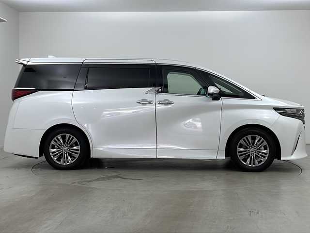 トヨタ アルファードハイブリット Z 道央・札幌 2023(令5)年 2.3万km プラチナホワイトパールマイカ ・ワンオーナー/・純正ナビ&BT&USB&Miracast&HDMI/・純正フリップダウンモニター/・パワーバックドア/・両側パワースライドドア/・左右独立ムーンルーフ/・トヨタセーフティセンス/・プリクラッシュセーフティ/・レーントレーシングアシスト/・レーンディパーチャーアラート/・レーダークルーズコントロール/・ロードサインアシスト/・プロアクティブドライビングアシスト/・発進遅れ告知機能/・リヤクロストラフィックアラート/・ブラインドスポットモニター/・安心降車アシスト/・前席/２列目シートヒーター/・前席/２列目ベンチレーションシート/・ステアリングヒーター/・デジタルインナーミラー/・置くだけ充電/・社外前後ドライブレコーダー/・社外レーダー/・ビルトインETC2.0/・TVキャンセラー/・AC100V/・ステアリングスイッチ/・ドアミラーヒーター/・電動格納ミラー/・純正フロアマット/・プッシュスタート/・3眼LEDヘッドランプ/・オートライト/・オートマチックハイビーム/・スマートキー