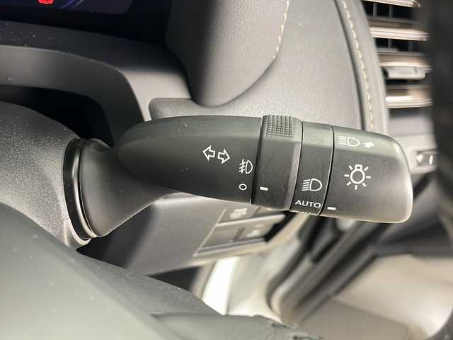 トヨタ アルファードハイブリット Z 道央・札幌 2023(令5)年 2.3万km プラチナホワイトパールマイカ ・ワンオーナー/・純正ナビ&BT&USB&Miracast&HDMI/・純正フリップダウンモニター/・パワーバックドア/・両側パワースライドドア/・左右独立ムーンルーフ/・トヨタセーフティセンス/・プリクラッシュセーフティ/・レーントレーシングアシスト/・レーンディパーチャーアラート/・レーダークルーズコントロール/・ロードサインアシスト/・プロアクティブドライビングアシスト/・発進遅れ告知機能/・リヤクロストラフィックアラート/・ブラインドスポットモニター/・安心降車アシスト/・前席/２列目シートヒーター/・前席/２列目ベンチレーションシート/・ステアリングヒーター/・デジタルインナーミラー/・置くだけ充電/・社外前後ドライブレコーダー/・社外レーダー/・ビルトインETC2.0/・TVキャンセラー/・AC100V/・ステアリングスイッチ/・ドアミラーヒーター/・電動格納ミラー/・純正フロアマット/・プッシュスタート/・3眼LEDヘッドランプ/・オートライト/・オートマチックハイビーム/・スマートキー