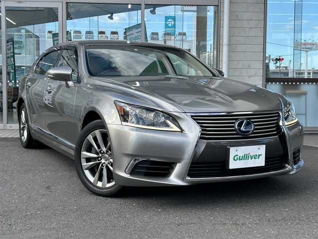 レクサス ＬＳ 600hL エグゼクティブP 青森県 2014(平26)年 4.6万km ソニックチタニウム 4WD/ナイトビュー/マークレビンソン/後席モニター/ベージュ本革シート/プリクラッシュセーフティ/レーダークルーズコントロール/BSM/バックカメラ/クリアランスソナー/純正ナビ(BT/フルセグ/DVD/CD/ラジオ)/ステアリングヒーター/シートヒーター/エアーシート/ビルトインETC/LEDヘッドライト/LEDフォグライト/オートライト/オートマチックハイビーム/コーナーポール/パワーシート/スペアキー/新車時保証書/取扱説明書
