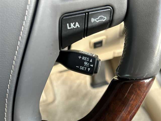 レクサス ＬＳ 600hL エグゼクティブP 青森県 2014(平26)年 4.6万km ソニックチタニウム 4WD/ナイトビュー/マークレビンソン/後席モニター/ベージュ本革シート/プリクラッシュセーフティ/レーダークルーズコントロール/BSM/バックカメラ/クリアランスソナー/純正ナビ(BT/フルセグ/DVD/CD/ラジオ)/ステアリングヒーター/シートヒーター/エアーシート/ビルトインETC/LEDヘッドライト/LEDフォグライト/オートライト/オートマチックハイビーム/コーナーポール/パワーシート/スペアキー/新車時保証書/取扱説明書