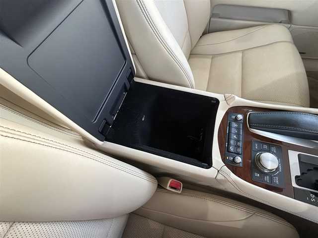 レクサス ＬＳ 600hL エグゼクティブP 青森県 2014(平26)年 4.6万km ソニックチタニウム 4WD/ナイトビュー/マークレビンソン/後席モニター/ベージュ本革シート/プリクラッシュセーフティ/レーダークルーズコントロール/BSM/バックカメラ/クリアランスソナー/純正ナビ(BT/フルセグ/DVD/CD/ラジオ)/ステアリングヒーター/シートヒーター/エアーシート/ビルトインETC/LEDヘッドライト/LEDフォグライト/オートライト/オートマチックハイビーム/コーナーポール/パワーシート/スペアキー/新車時保証書/取扱説明書
