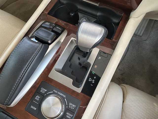 レクサス ＬＳ 600hL エグゼクティブP 青森県 2014(平26)年 4.6万km ソニックチタニウム 4WD/ナイトビュー/マークレビンソン/後席モニター/ベージュ本革シート/プリクラッシュセーフティ/レーダークルーズコントロール/BSM/バックカメラ/クリアランスソナー/純正ナビ(BT/フルセグ/DVD/CD/ラジオ)/ステアリングヒーター/シートヒーター/エアーシート/ビルトインETC/LEDヘッドライト/LEDフォグライト/オートライト/オートマチックハイビーム/コーナーポール/パワーシート/スペアキー/新車時保証書/取扱説明書
