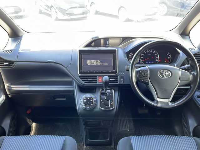 トヨタ ヴォクシー ZS 煌 長野県 2015(平27)年 5.4万km アイスチタニウムマイカメタリック ９インチ純正ナビ/Bluetooth Audio/フルセグテレビ/前方ドライブレコーダー/ＥＴＣ/バックカメラ/両側電動スライドドア/ＬＥＤヘッドライト/純正フロアマット/プッシュスタート/オートライト/ドアバイザー/スマートキー/スペアキー×１/横滑り防止機能/盗難防止機能