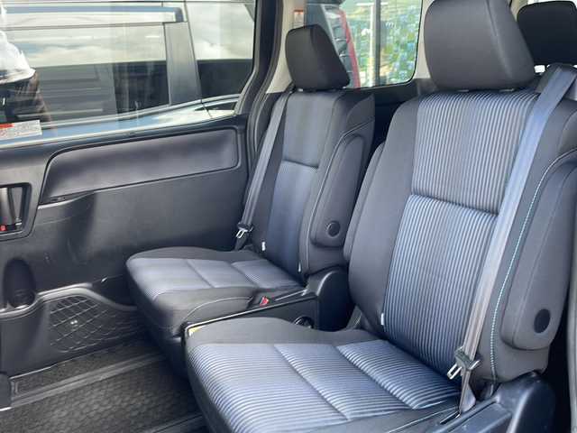 トヨタ ヴォクシー ZS 煌 長野県 2015(平27)年 5.4万km アイスチタニウムマイカメタリック ９インチ純正ナビ/Bluetooth Audio/フルセグテレビ/前方ドライブレコーダー/ＥＴＣ/バックカメラ/両側電動スライドドア/ＬＥＤヘッドライト/純正フロアマット/プッシュスタート/オートライト/ドアバイザー/スマートキー/スペアキー×１/横滑り防止機能/盗難防止機能