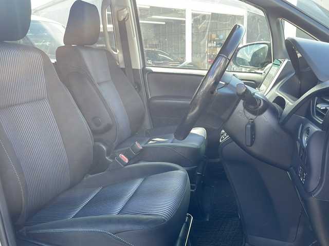トヨタ ヴォクシー ZS 煌 長野県 2015(平27)年 5.4万km アイスチタニウムマイカメタリック ９インチ純正ナビ/Bluetooth Audio/フルセグテレビ/前方ドライブレコーダー/ＥＴＣ/バックカメラ/両側電動スライドドア/ＬＥＤヘッドライト/純正フロアマット/プッシュスタート/オートライト/ドアバイザー/スマートキー/スペアキー×１/横滑り防止機能/盗難防止機能
