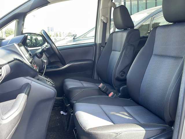 トヨタ ヴォクシー ZS 煌 長野県 2015(平27)年 5.4万km アイスチタニウムマイカメタリック ９インチ純正ナビ/Bluetooth Audio/フルセグテレビ/前方ドライブレコーダー/ＥＴＣ/バックカメラ/両側電動スライドドア/ＬＥＤヘッドライト/純正フロアマット/プッシュスタート/オートライト/ドアバイザー/スマートキー/スペアキー×１/横滑り防止機能/盗難防止機能