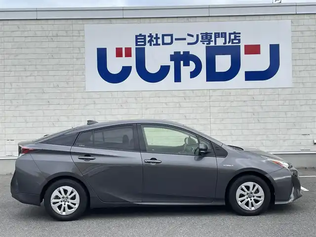 トヨタ プリウス S 佐賀県 2016(平28)年 14.3万km ウォームグレーオパール こちらは現金またはオートローンご利用時の価格です/自社ローンご希望の方は別途その旨お申付け下さい/禁煙車　/セーフティーセンス/ナビ/CD/ＥＴＣ　/バックカメラ　/純正フロアマット