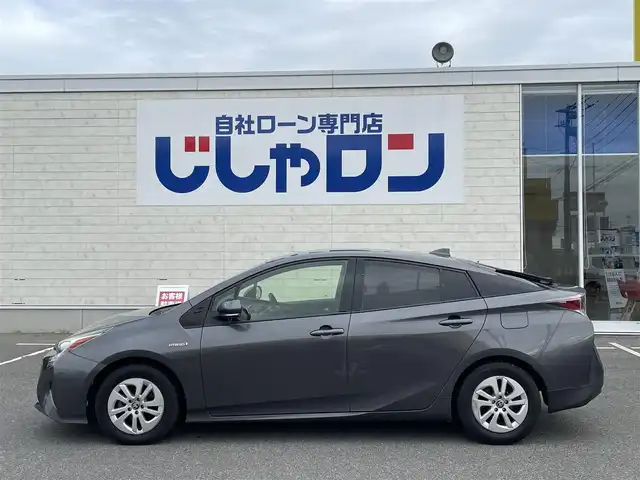 トヨタ プリウス S 佐賀県 2016(平28)年 14.3万km ウォームグレーオパール こちらは現金またはオートローンご利用時の価格です/自社ローンご希望の方は別途その旨お申付け下さい/禁煙車　/セーフティーセンス/ナビ/CD/ＥＴＣ　/バックカメラ　/純正フロアマット