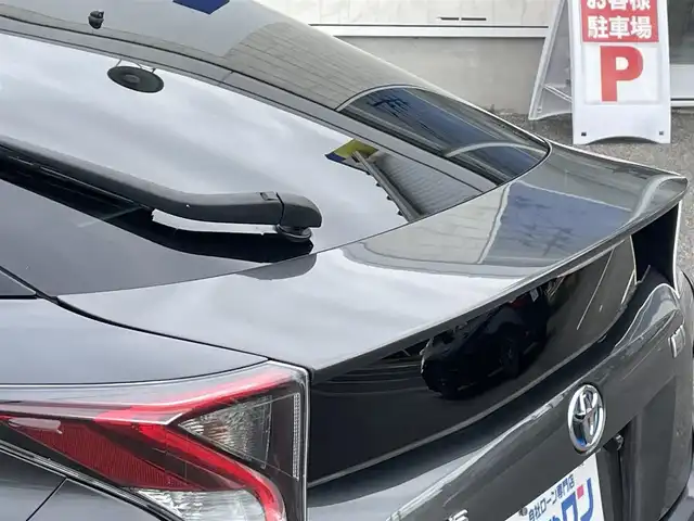 トヨタ プリウス S 佐賀県 2016(平28)年 14.3万km ウォームグレーオパール こちらは現金またはオートローンご利用時の価格です/自社ローンご希望の方は別途その旨お申付け下さい/禁煙車　/セーフティーセンス/ナビ/CD/ＥＴＣ　/バックカメラ　/純正フロアマット