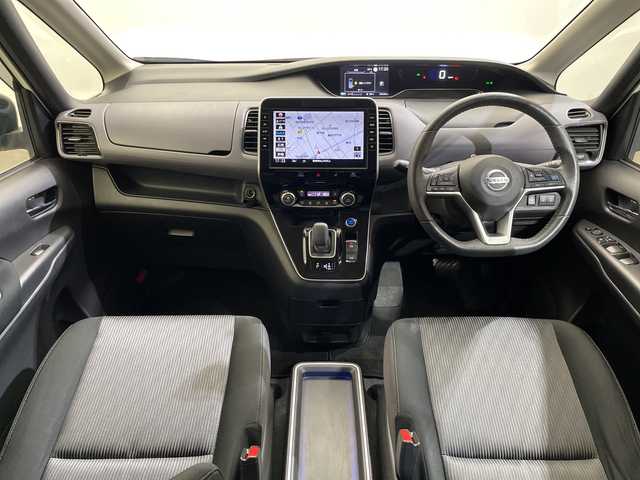 日産 セレナ e－パワー ハイウェイスター V 愛媛県 2022(令4)年 4.1万km ブリリアントホワイトパール 2トーン 純正10インチナビ/フルセグテレビ/Bluetooth/DVD/アラウンドビューモニター/後席フリップダウンモニター/両側パワースライドドア/LEDヘッドライト/エマージェンシブレーキ/レーンキープアシスト/クルーズコントロール/プロパイロット/ETC/ドライブレコーダー/スマートキー