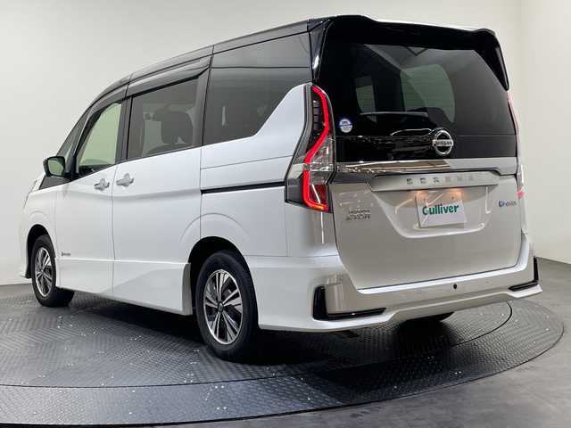 日産 セレナ e－パワー ハイウェイスター V 愛媛県 2022(令4)年 4.1万km ブリリアントホワイトパール 2トーン 純正10インチナビ/フルセグテレビ/Bluetooth/DVD/アラウンドビューモニター/後席フリップダウンモニター/両側パワースライドドア/LEDヘッドライト/エマージェンシブレーキ/レーンキープアシスト/クルーズコントロール/プロパイロット/ETC/ドライブレコーダー/スマートキー