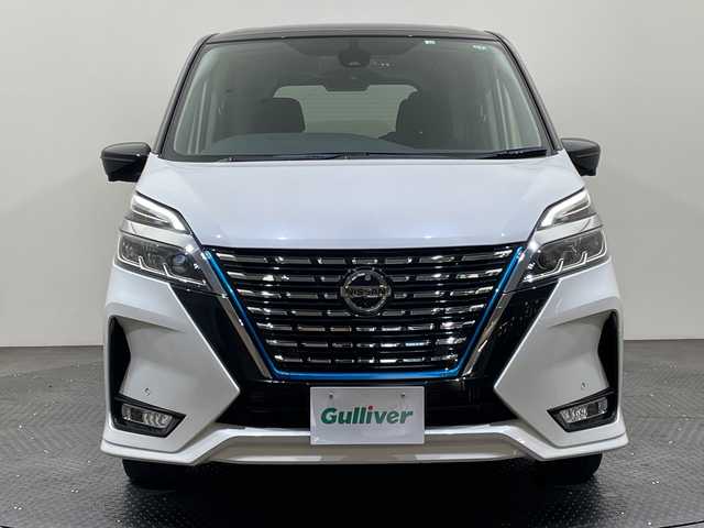 日産 セレナ e－パワー ハイウェイスター V 愛媛県 2022(令4)年 4.1万km ブリリアントホワイトパール 2トーン 純正10インチナビ/フルセグテレビ/Bluetooth/DVD/アラウンドビューモニター/後席フリップダウンモニター/両側パワースライドドア/LEDヘッドライト/エマージェンシブレーキ/レーンキープアシスト/クルーズコントロール/プロパイロット/ETC/ドライブレコーダー/スマートキー