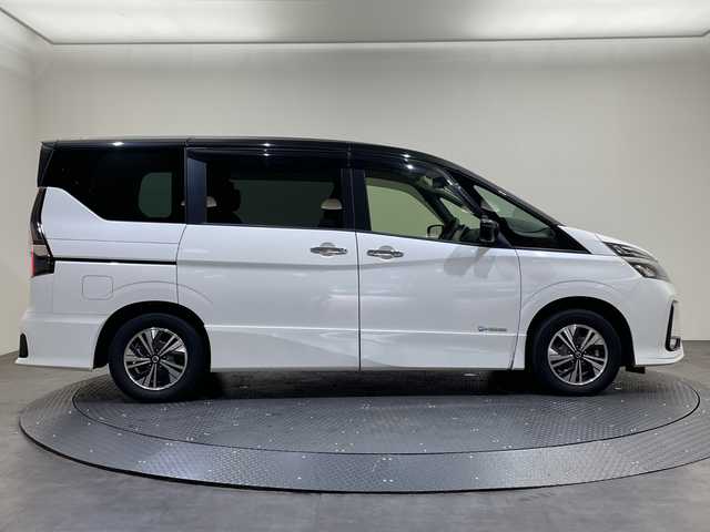 日産 セレナ e－パワー ハイウェイスター V 愛媛県 2022(令4)年 4.1万km ブリリアントホワイトパール 2トーン 純正10インチナビ/フルセグテレビ/Bluetooth/DVD/アラウンドビューモニター/後席フリップダウンモニター/両側パワースライドドア/LEDヘッドライト/エマージェンシブレーキ/レーンキープアシスト/クルーズコントロール/プロパイロット/ETC/ドライブレコーダー/スマートキー