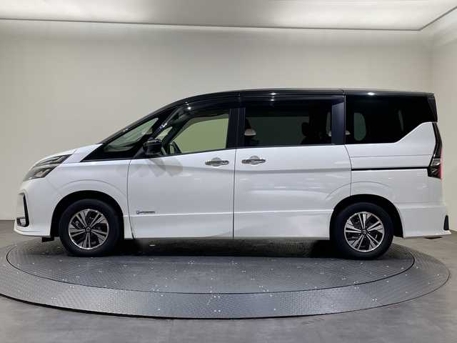 日産 セレナ e－パワー ハイウェイスター V 愛媛県 2022(令4)年 4.1万km ブリリアントホワイトパール 2トーン 純正10インチナビ/フルセグテレビ/Bluetooth/DVD/アラウンドビューモニター/後席フリップダウンモニター/両側パワースライドドア/LEDヘッドライト/エマージェンシブレーキ/レーンキープアシスト/クルーズコントロール/プロパイロット/ETC/ドライブレコーダー/スマートキー