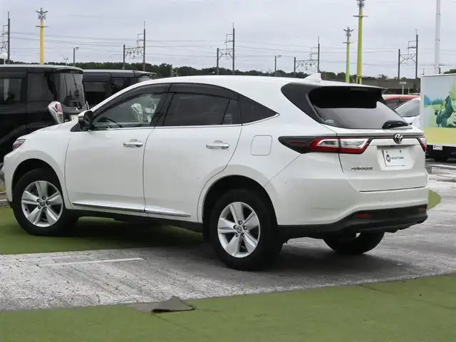 トヨタ ハリアー エレガンス 千葉県 2020(令2)年 1.8万km ホワイトパールクリスタルシャイン Toyota Safety Sense/・プリクラッシュセーフティ/・レーンディパーチャーアラート/・オートハイビーム/・レーダークルーズコントロール/純正SDナビ/地デジTV/【DVD/CD再生機能　Bluetooth接続】/バックカメラ/運転席パワーシート/ハーフレザーシート/革巻きステアリング/ETC/LEDヘッドライト/フォグライト/ウインカーミラー/フロントコーナーセンサー/純正17インチアルミホイル/サイド/カーテンエアバッグ/スマートキー