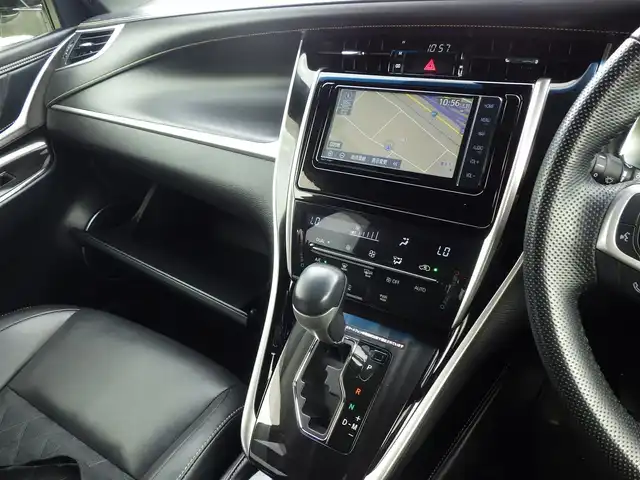 トヨタ ハリアー エレガンス 千葉県 2020(令2)年 1.8万km ホワイトパールクリスタルシャイン Toyota Safety Sense/・プリクラッシュセーフティ/・レーンディパーチャーアラート/・オートハイビーム/・レーダークルーズコントロール/純正SDナビ/地デジTV/【DVD/CD再生機能　Bluetooth接続】/バックカメラ/運転席パワーシート/ハーフレザーシート/革巻きステアリング/ETC/LEDヘッドライト/フォグライト/ウインカーミラー/フロントコーナーセンサー/純正17インチアルミホイル/サイド/カーテンエアバッグ/スマートキー
