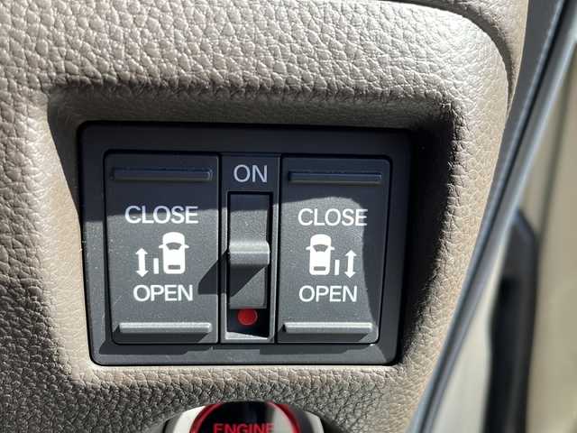 ホンダ Ｎ ＢＯＸ L コーディネートスタイル 鳥取県 2022(令4)年 3.4万km プレミアムアイボリーパールⅡ 純正ナビ（VXM-204VFI)/バックカメラ/フルセグＴＶ　ＤＶＤ　ＣＤ Bluetooth　ＵＳＢ SD/ＥＴＣ/追従型クルーズコントロール/両側パワースライド/オートホールド/シートヒーター/リヤソナー/オートライト/シートバックテーブル/ロールサンシェード/スマートキー/アイドリングストップ/フロアマット/ドアバイザー/横滑り防止装置/取扱説明書