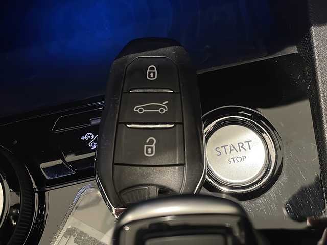プジョー ３００８ GT ブルー HDi 新潟県 2018(平30)年 3.7万km BLANC NACRE 純正ナビ/フルセグTV/バック/サイドカメラ/ETC/ドライブレコーダー/ハーフレザーシート/パワーバックドア/LEDヘッドライト/純正18インチアルミホイール/コーナーセンサー