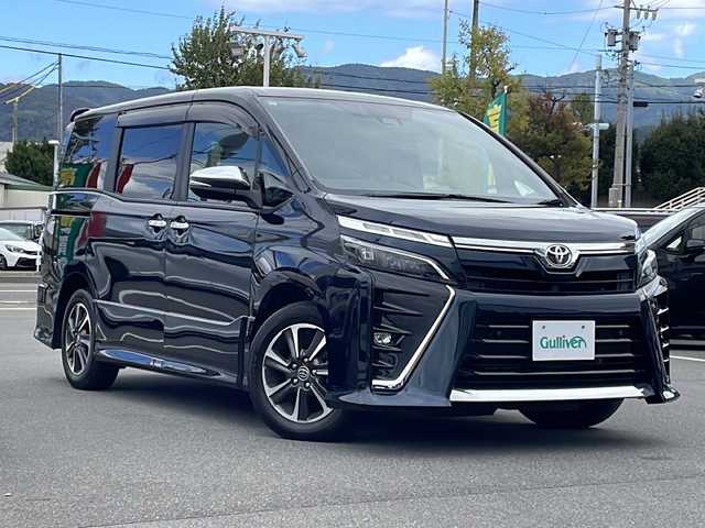 トヨタ ヴォクシー ZS 煌Ⅲ 長野県 2021(令3)年 2.7万km ブラッキッシュアゲハガラスフレーク セーフティーセンス/・プリクラッシュセーフティ/・レーンディパーチャーアラート/・オートマチックハイビーム/・先行車発進告知機能/・インテリジェントクリアランスソナー/純正９インチSDナビ【NSZT-Y68T】/（CD/DVD/フルセグTV/BT）/バックカメラ/ビルトインETC/フリップダウンモニター/両側パワースライドドア/革巻きステアリング/クルーズコントロール/ステアリングスイッチ/アイドリングストップ/MTモード付AT/LEDヘッドライト/フォグランプ/オートライト/ハーフレザーシート/スマートキー/Pスタート/電動格納ミラー/純正１６インチAW/純正フロアマット