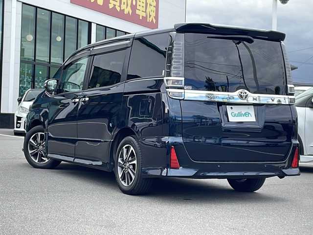 トヨタ ヴォクシー ZS 煌Ⅲ 長野県 2021(令3)年 2.7万km ブラッキッシュアゲハガラスフレーク セーフティーセンス/・プリクラッシュセーフティ/・レーンディパーチャーアラート/・オートマチックハイビーム/・先行車発進告知機能/・インテリジェントクリアランスソナー/純正９インチSDナビ【NSZT-Y68T】/（CD/DVD/フルセグTV/BT）/バックカメラ/ビルトインETC/フリップダウンモニター/両側パワースライドドア/革巻きステアリング/クルーズコントロール/ステアリングスイッチ/アイドリングストップ/MTモード付AT/LEDヘッドライト/フォグランプ/オートライト/ハーフレザーシート/スマートキー/Pスタート/電動格納ミラー/純正１６インチAW/純正フロアマット