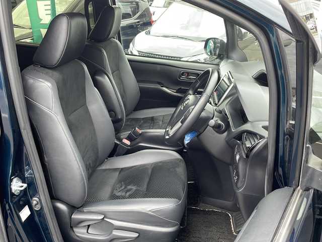 トヨタ ヴォクシー ZS 煌Ⅲ 長野県 2021(令3)年 2.7万km ブラッキッシュアゲハガラスフレーク セーフティーセンス/・プリクラッシュセーフティ/・レーンディパーチャーアラート/・オートマチックハイビーム/・先行車発進告知機能/・インテリジェントクリアランスソナー/純正９インチSDナビ【NSZT-Y68T】/（CD/DVD/フルセグTV/BT）/バックカメラ/ビルトインETC/フリップダウンモニター/両側パワースライドドア/革巻きステアリング/クルーズコントロール/ステアリングスイッチ/アイドリングストップ/MTモード付AT/LEDヘッドライト/フォグランプ/オートライト/ハーフレザーシート/スマートキー/Pスタート/電動格納ミラー/純正１６インチAW/純正フロアマット