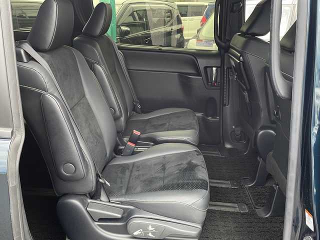 トヨタ ヴォクシー ZS 煌Ⅲ 長野県 2021(令3)年 2.7万km ブラッキッシュアゲハガラスフレーク セーフティーセンス/・プリクラッシュセーフティ/・レーンディパーチャーアラート/・オートマチックハイビーム/・先行車発進告知機能/・インテリジェントクリアランスソナー/純正９インチSDナビ【NSZT-Y68T】/（CD/DVD/フルセグTV/BT）/バックカメラ/ビルトインETC/フリップダウンモニター/両側パワースライドドア/革巻きステアリング/クルーズコントロール/ステアリングスイッチ/アイドリングストップ/MTモード付AT/LEDヘッドライト/フォグランプ/オートライト/ハーフレザーシート/スマートキー/Pスタート/電動格納ミラー/純正１６インチAW/純正フロアマット