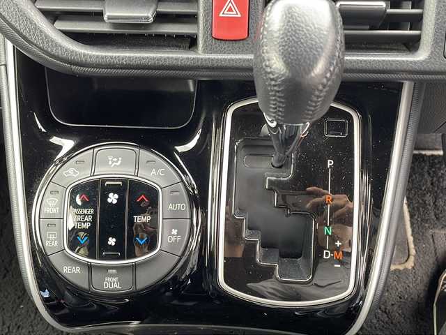 トヨタ ヴォクシー ZS 煌Ⅲ 長野県 2021(令3)年 2.7万km ブラッキッシュアゲハガラスフレーク セーフティーセンス/・プリクラッシュセーフティ/・レーンディパーチャーアラート/・オートマチックハイビーム/・先行車発進告知機能/・インテリジェントクリアランスソナー/純正９インチSDナビ【NSZT-Y68T】/（CD/DVD/フルセグTV/BT）/バックカメラ/ビルトインETC/フリップダウンモニター/両側パワースライドドア/革巻きステアリング/クルーズコントロール/ステアリングスイッチ/アイドリングストップ/MTモード付AT/LEDヘッドライト/フォグランプ/オートライト/ハーフレザーシート/スマートキー/Pスタート/電動格納ミラー/純正１６インチAW/純正フロアマット