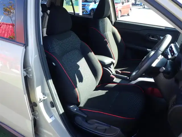 トヨタ ライズ Z 千葉県 2020(令2)年 1.5万km ナチュラルベージュマイカM 195/60R17/スマートアシストIII/レーダークルーズコントロール/エコアイドル/純正SDナビ/地デジTV/【CD再生機能　Bluetooth接続】/バックカメラ/ドライブレコーダー（前後撮影）【HDR360GW】/バックカメラ/前席シートヒーター/革巻きステアリング/ステアリングスイッチ/ETC/LEDヘッドライト/フォグライト/ウインカーミラー/コーナーセンサー/純正17インチアルミホイル/サイド/カーテンエアバッグ/キーフリーシステム