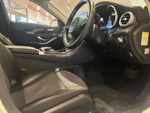 メルセデス・ベンツ Ｃ２００ 4マチックアバンギャルド 道央・札幌 2017(平29)年 5.7万km ポーラホワイト レーダーセーフティパッケージ/　・ACC/　・PRE-SAFE/　・BASプラス/　・リアCPA/　・レーンキープアシスト/　・ブラインドスポットアシスト/ベーシックパッケージ/前席シートヒーター/純正HDDナビ/フルセグTV/CD/DVD/SD/USB/Bluetooth/バックカメラ/パークトロニック/アクティブパーキングアシスト/ハーフレザーシート/運転席パワーシート/LEDヘッドライト