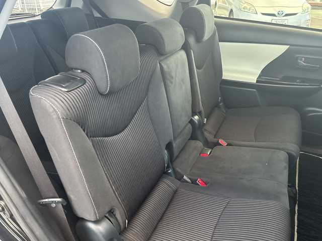 トヨタ プリウス α S チューンブラックⅡ 山梨県 2018(平30)年 4.5万km アティチュードブラックマイカ 純正ナビＴＶ　/フルセグ　/バックモニター　/ＥＴＣ　/純正ＯＰエアロ（フロント・リア・サイド）/ＬＥＤライト/フォグライト/トヨタセーフティセンス/シートヒーター/ドライブレコーダー