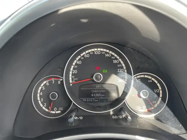 フォルクスワーゲン ザ・ビートル デザイン レザーパッケージ 福島県 2014(平26)年 6.2万km キャンディホワイト 社外メモリーナビ/CD/DVD/USB/フルセグTV/純正17インチAW/黒レザーシート/シートヒーター/キセノンライト/フォグ/リアフォグ/フロアマット/キーレス