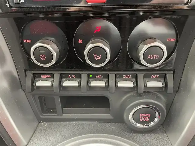 トヨタ ８６ GT 滋賀県 2021(令3)年 1万km クリスタルホワイトパール モデリスタエアロ/純正ナビ/CD/DVD/Bluetooth/フルセグTV/バックカメラ/クルーズコントロール/ETC/ドライブレコーダー/LEDヘッドライト/オートライト/純正アルミホイール