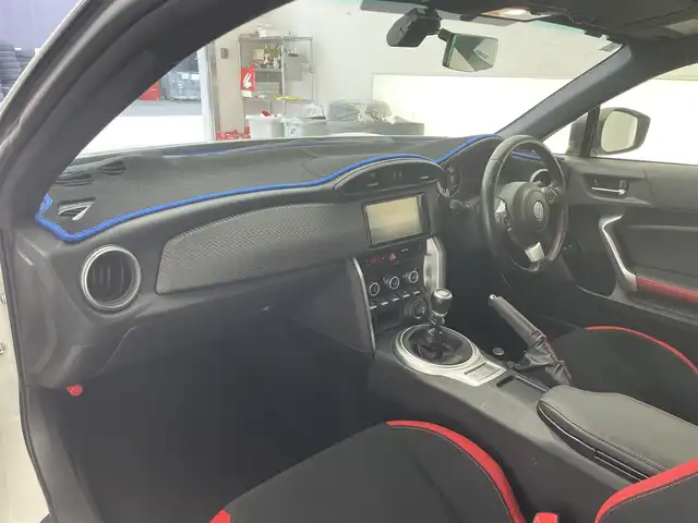 トヨタ ８６ GT 滋賀県 2021(令3)年 1万km クリスタルホワイトパール モデリスタエアロ/純正ナビ/CD/DVD/Bluetooth/フルセグTV/バックカメラ/クルーズコントロール/ETC/ドライブレコーダー/LEDヘッドライト/オートライト/純正アルミホイール