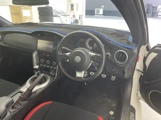 トヨタ ８６ GT 滋賀県 2021(令3)年 1万km クリスタルホワイトパール モデリスタエアロ/純正ナビ/CD/DVD/Bluetooth/フルセグTV/バックカメラ/クルーズコントロール/ETC/ドライブレコーダー/LEDヘッドライト/オートライト/純正アルミホイール