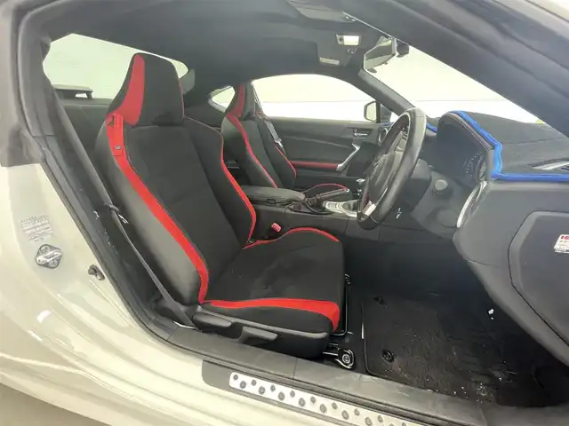 トヨタ ８６ GT 滋賀県 2021(令3)年 1万km クリスタルホワイトパール モデリスタエアロ/純正ナビ/CD/DVD/Bluetooth/フルセグTV/バックカメラ/クルーズコントロール/ETC/ドライブレコーダー/LEDヘッドライト/オートライト/純正アルミホイール