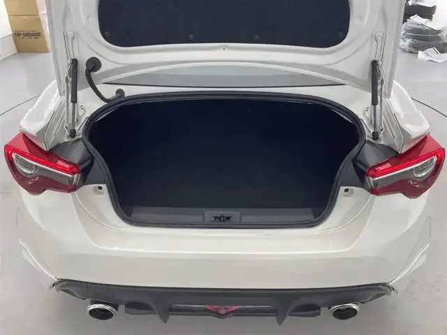 トヨタ ８６ GT 滋賀県 2021(令3)年 1万km クリスタルホワイトパール モデリスタエアロ/純正ナビ/CD/DVD/Bluetooth/フルセグTV/バックカメラ/クルーズコントロール/ETC/ドライブレコーダー/LEDヘッドライト/オートライト/純正アルミホイール