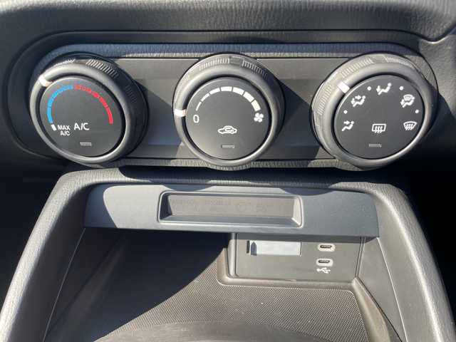 マツダ ロードスター S 三重県 2024(令6)年 0.2万km ソウルレッドクリスタルM 登録時2061km/ワンオーナー/禁煙車/純正ナビ/・Bluetooth・AM/FM/前方ドラレコ/ステアリングスイッチ/AUTOライト/オートマチックハイビーム/AUTOワイパー/コーナーセンサー/プッシュスタート/スマートキー/スペアキー/純正16インチアルミホイール