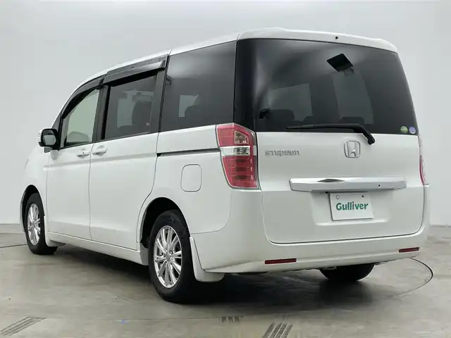 ホンダ ステップワゴン G Eセレクション 岡山県 2013(平25)年 7.3万km ホワイトオーキッドパール フリップダウンモニター/型番:VM-108N/純正９インチナビ/【CD/DVD/フルセグTV】/型番:VXM-135VFNi/バックカメラ/両側パワースライドドア/社外ドライブレコーダー（前後）/ビルトインＥＴＣ/アイドリングストップ/LEORIS15インチアルミホイール/純正フロアマット/フォグランプ/スマートキー×1