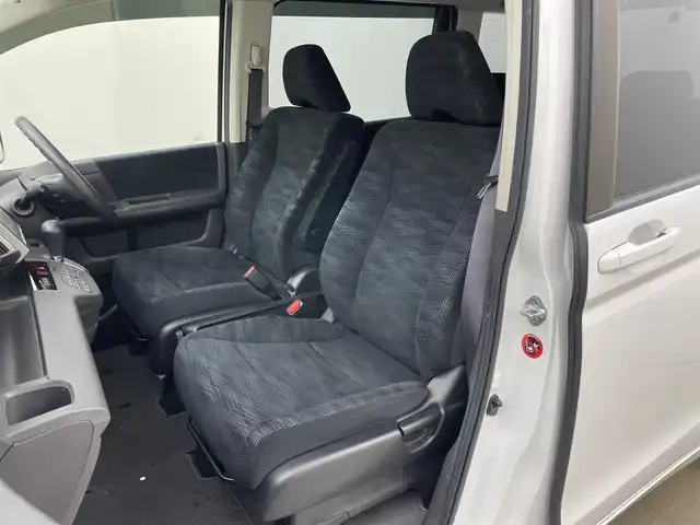 ホンダ ステップワゴン G Eセレクション 岡山県 2013(平25)年 7.3万km ホワイトオーキッドパール フリップダウンモニター/型番:VM-108N/純正９インチナビ/【CD/DVD/フルセグTV】/型番:VXM-135VFNi/バックカメラ/両側パワースライドドア/社外ドライブレコーダー（前後）/ビルトインＥＴＣ/アイドリングストップ/LEORIS15インチアルミホイール/純正フロアマット/フォグランプ/スマートキー×1