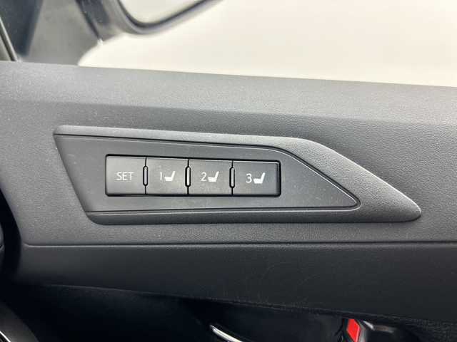 トヨタ アルファード S Cパッケージ 三重県 2018(平30)年 4.8万km ラグジュアリーホワイトパールクリスタルシャインガラスフレーク /禁煙車//純正10型SDナビ//バックカメラ//WAC//MTモード付AT//電子サイドブレーキ//ブレーキオートホールド//合皮シート//DN席シートベンチレーション//DN席パワーシート//シートメモリー//ウッドコンビステアリング//トヨタセーフティセンス//衝突軽減ブレーキ//レーントレーシングアシスト//レーダークルーズコントロール//前後クリアランスソナー//ロードサインアシスト//オートハイビーム//3眼LED//フォグ//シーケンシャルウィンカー//純正ビルトインETC//両側パワースライドドア//パワーバックドア//純正12.1型フリップダウンモニター//サイドカーテンエアバッグ