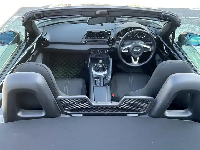 マツダ ロードスター NR－A 埼玉県 2022(令4)年 3万km ジェットブラックマイカ ワンオーナー/新車時保証書/取扱説明書/マツダ　iアクティブセンス/　・オートハイビーム/　・アダプティブヘッドライト/　・ブラインドスポットモニター/　・車線逸脱警報システム/　・標識認識システム/　・運転者疲労検知アラート/　・駐車場発進時後方認知アラート/　・プリクラッシュセーフティ/プッシュスタート/ステアリングスイッチ/オートライト/純正LEDヘッドライト/純正LEDデイライト/純正ブルーミラー（親水）/フロントドライブレコーダー（NDK1-V6-580)/ETC/純正フロアマット/タイヤサイズ　　195/50/R16