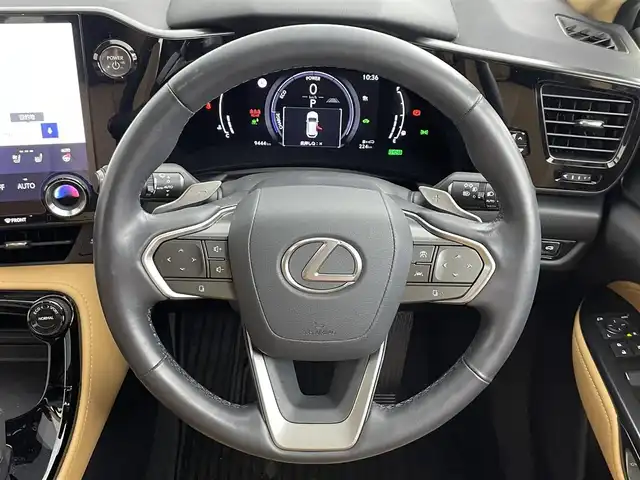 レクサス ＮＸ 350h バージョンL 道央・札幌 2023(令5)年 1万km ソニッククォーツ ・４WD/・パノラマルーフ/・メーカーナビ/・パノラミックビューモニター/・ビルトインETC2.0/・純正前後ドライブレコーダー/・レクサスセーフティプラス/・レーダークルーズコントロール/・レーンキープアシスト/・クリアランスソナー/・オートハイビーム/・BSM/・HUD/・レザーシート/・パワーシート/・シートヒーター/・シートベンチレーション/・LEDヘッドライト/・フォグライト/・オートライト/・プッシュスタート/・スマートキー