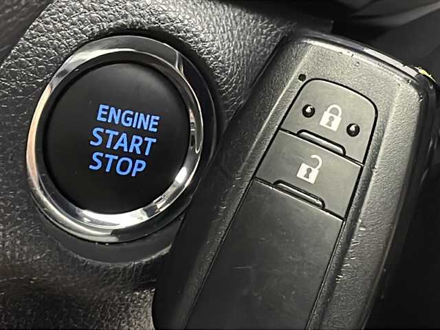 トヨタ ＲＡＶ４ X 新潟県 2020(令2)年 4.5万km アティチュードブラックマイカ 純正SDナビ（Bluetooth・CD・DVD・USB・AM・FM）/バックカメラ　/純正ビルトインETC２．０　/衝突被害軽減システム/追従クルーズコントロール　/レーンキープアシスト　/パーキングアシスト/前後コーナーセンサー　/LEDオートライト　/オートマチックハイビーム　/前後ドライブレコーダー/純正フロアマット/社外１６インチアルミホイール/純正１８インチアルミホイール・夏タイヤセット車載/MTモード付AT/スマートキー/スペアキー