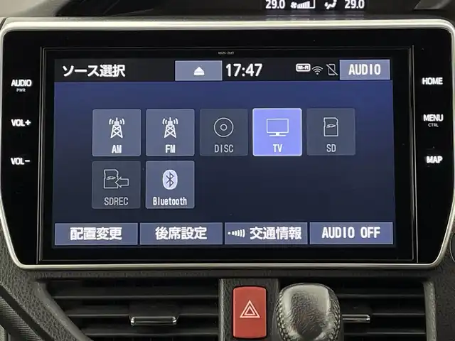 トヨタ ノア Si ダブルバイビーⅡ 福岡県 2020(令2)年 4.3万km ホワイトパールクリスタルシャイン 後席モニター　/純正ナビ（ＢＴ，フルセグＴＶ）　/ドラレコ　/ＥＴＣ　/コーナーセンサー　/クルーズコントロール　/衝突軽減ブレーキ　/レーンキープ　/アイドリングストップ　/ハーフレザー　/両側電動スライドドア　/ＬＥＤ