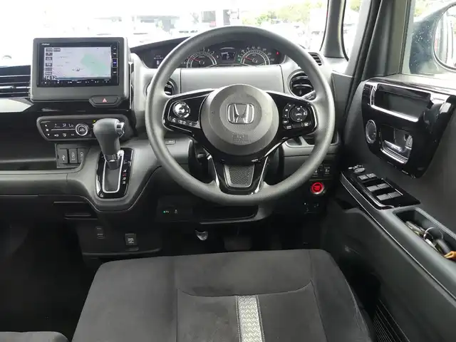 ホンダ Ｎ ＢＯＸ L 千葉県 2021(令3)年 5.7万km プラチナホワイトパール 155/65R14/ホンダセンシング/・衝突軽減ブレーキ（CMBS）/・車線維持支援システム（LKAS）/・アダプティブクルーズコントロール（ACC）/・後方誤発進抑制機能/・誤発進抑制機能/両側パワースライドドア/純正メモリーナビ/地デジTV/【DVD/CD再生機能　Bluetooth接続】/バックカメラ/ドライブレコーダー（前後撮影）/ステアリングスイッチ/LEDヘッドライト/フォグライト/ウインカーミラー/リアコーナーセンサー/純正14インチアルミホイル/サイド/カーテンエアバッグ/Honda スマートキー